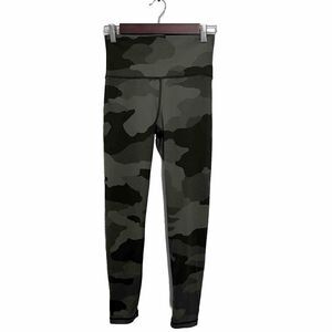 Aerie Offline Womens High Rise 7/8 camo leggings size Medium